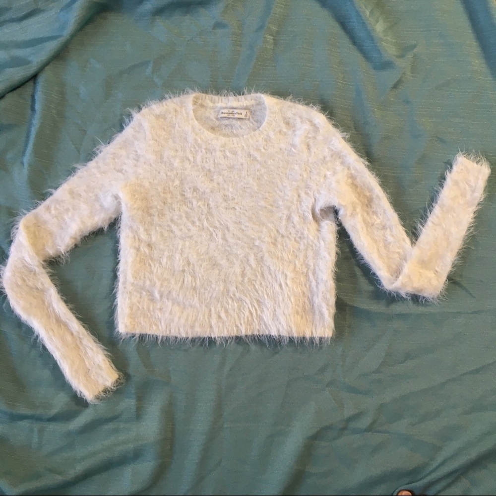 Fuzzy white cropped sweater
